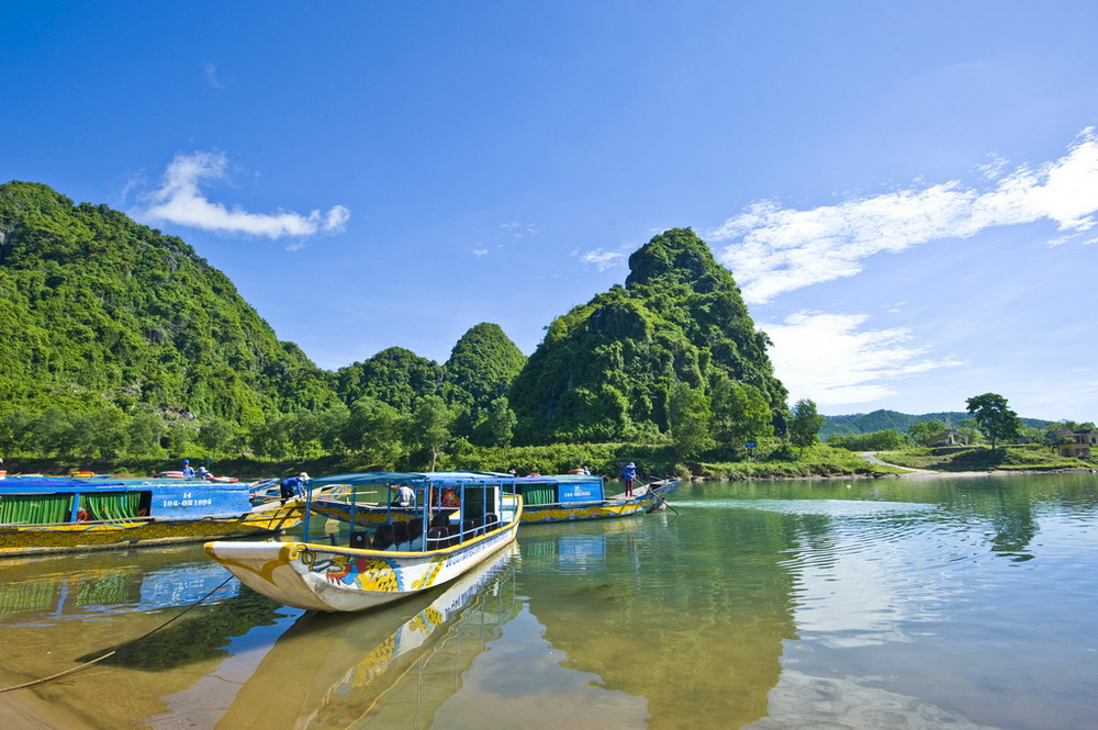 Cheap flight to Quang Binh