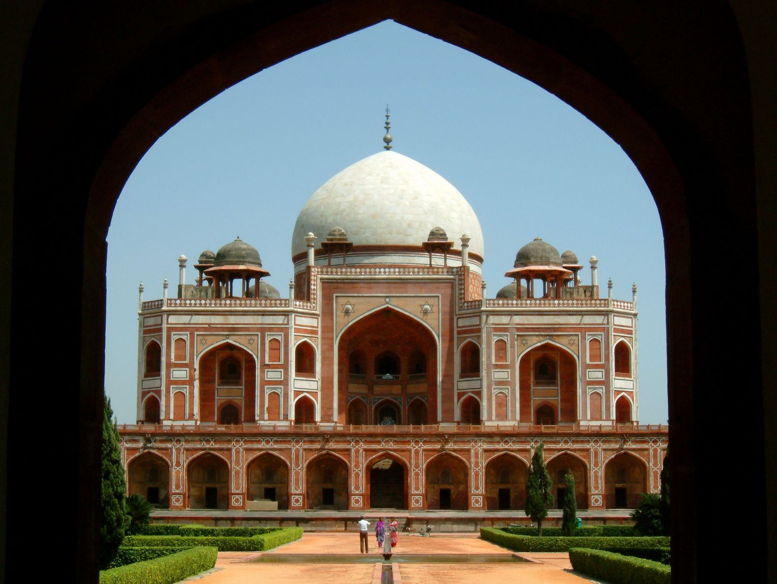 Cheap flight to Delhi